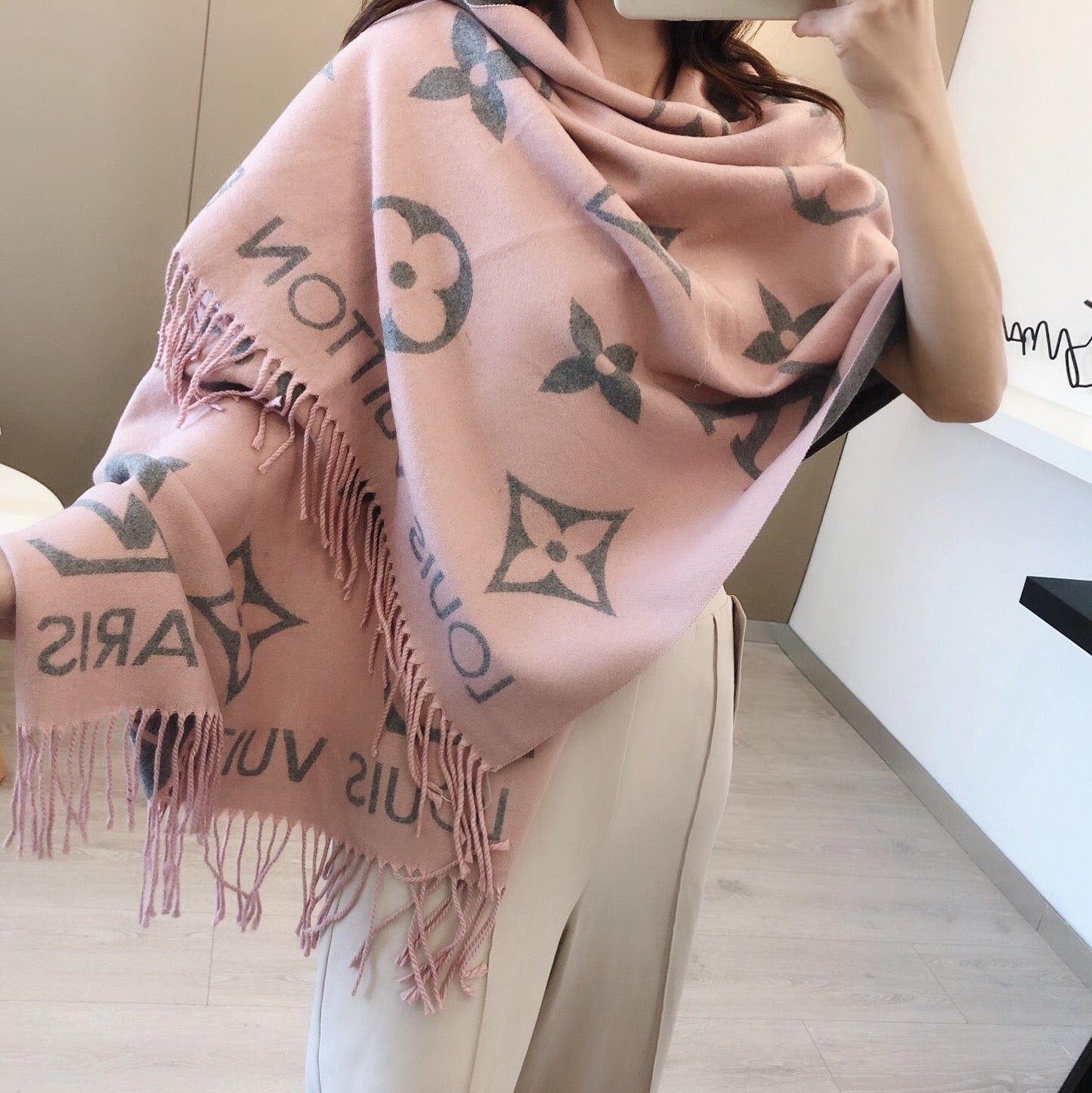 Top Quality LUV  Scarf 007