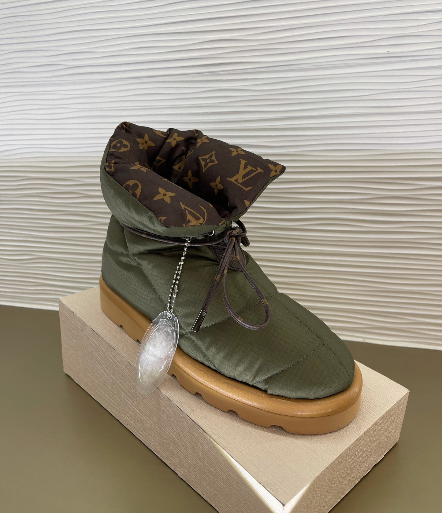 LV PILLOW COMFORT ANKLE BOOT KAKI 1A8T3L