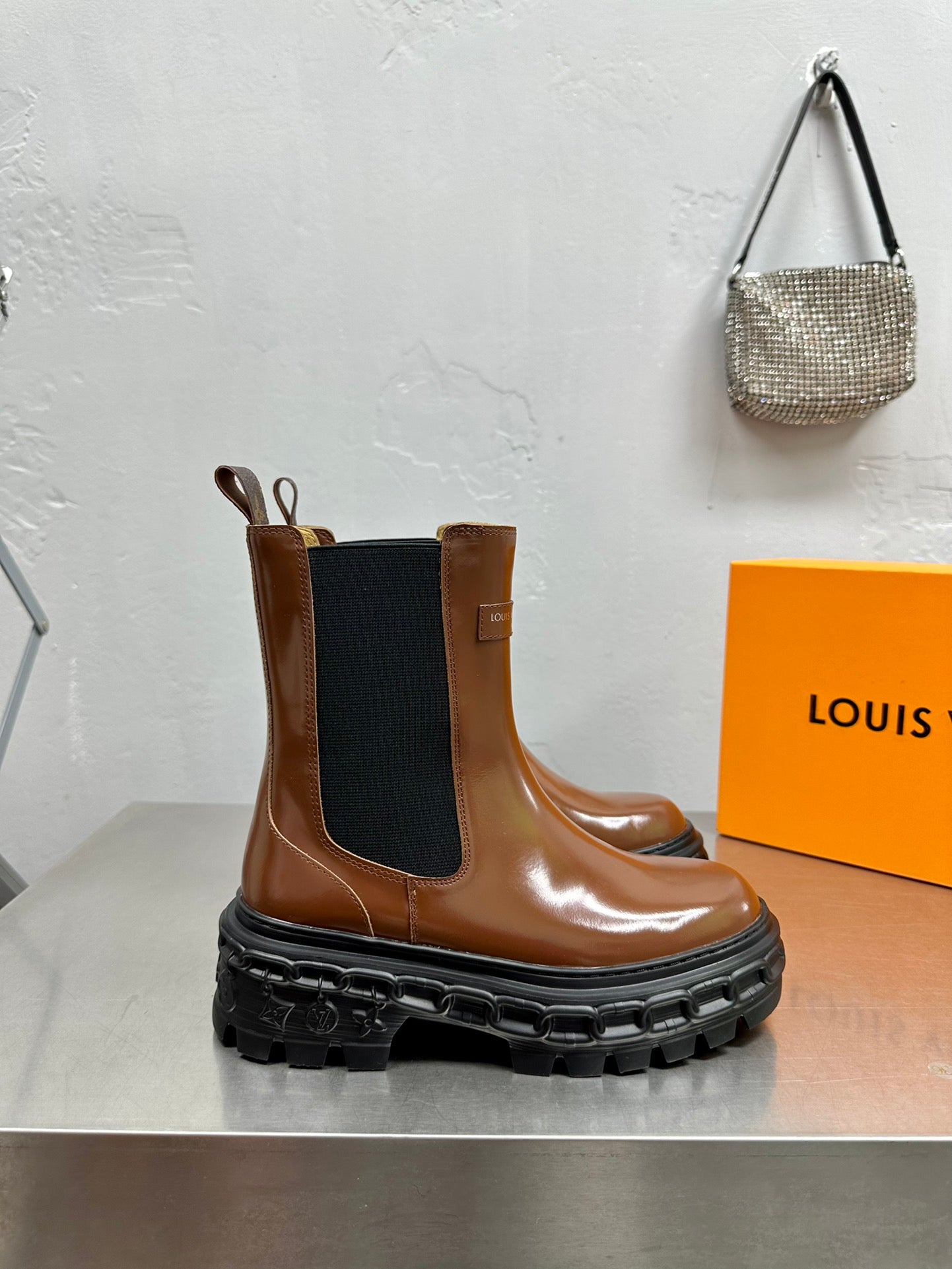 LV LV RECORD CHELSEA BOOT BROWN