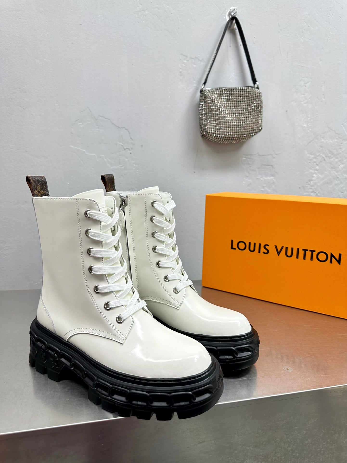 LV LV RECORD RANGER BOOT WHITE