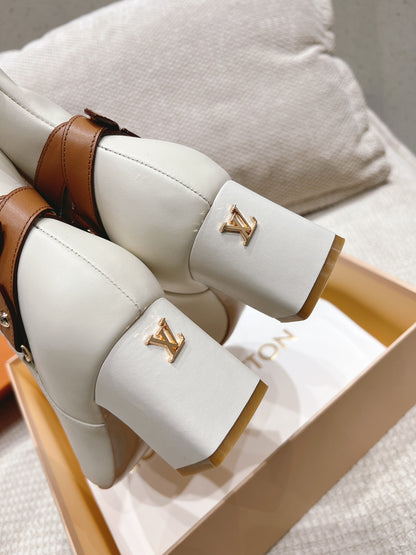 LV PARISIENNE ANKLE BOOT WHITE