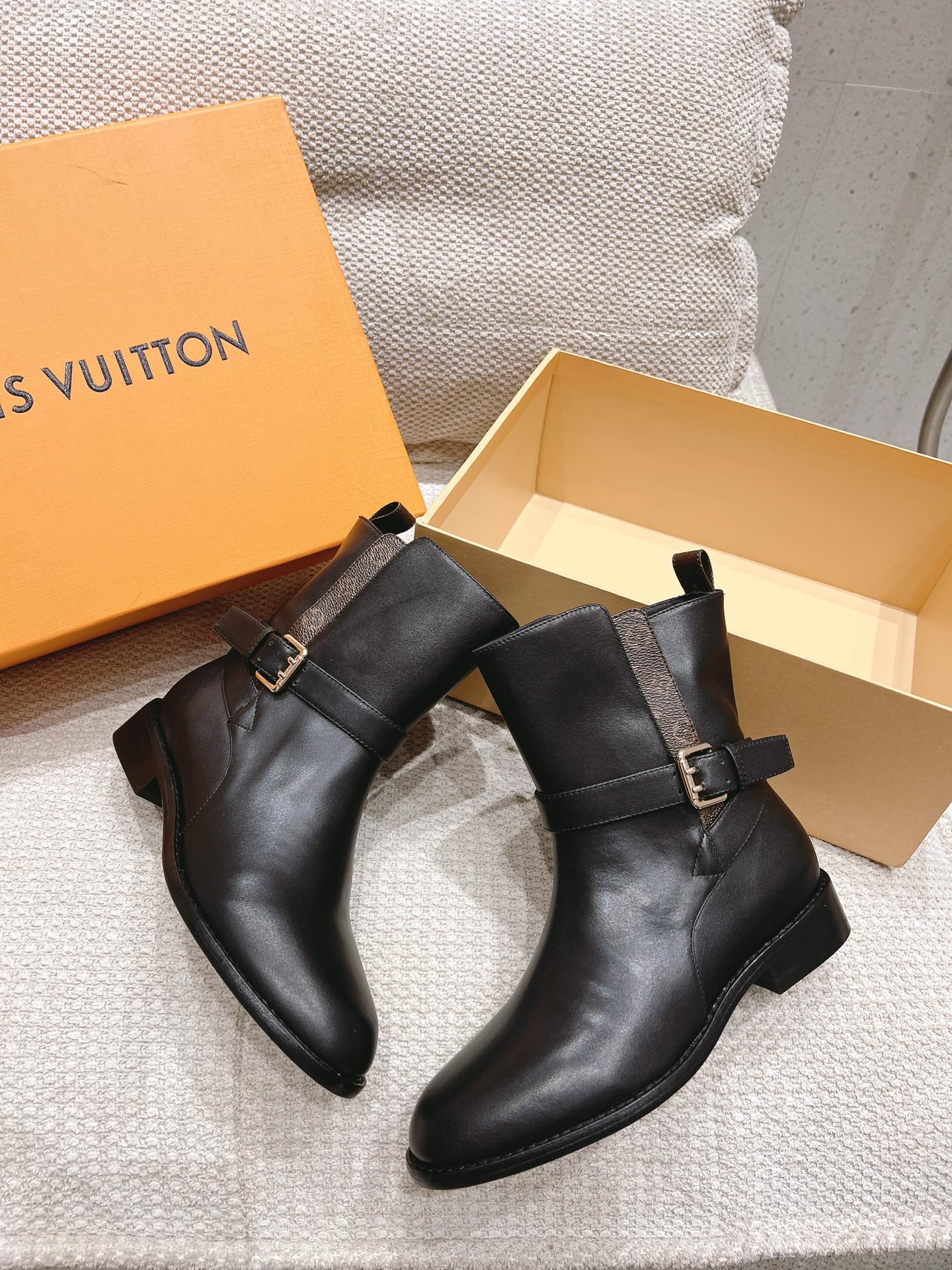 LV BOOTSY ANKLE BOOT BLACK 1ABUB4