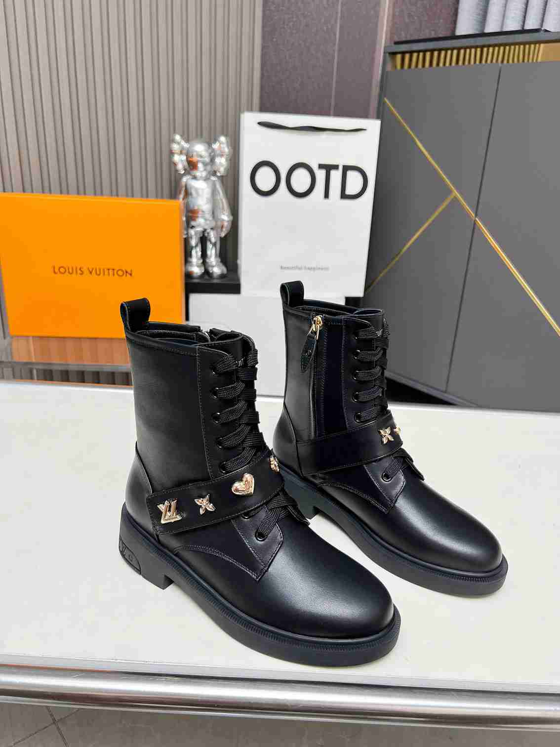 LV CITIZEN BOOTS BLACK 1ADAZR