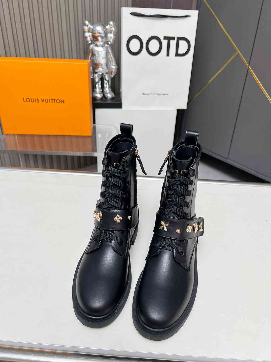 LV CITIZEN BOOTS BLACK 1ADAZR