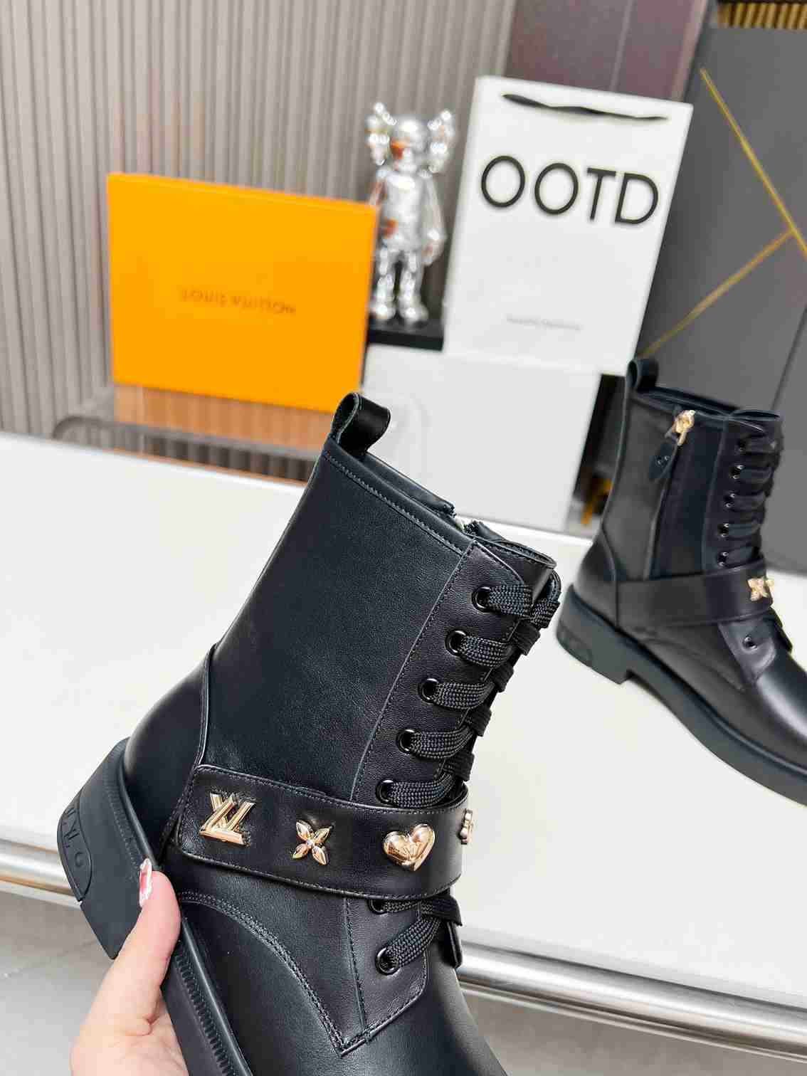 LV CITIZEN BOOTS BLACK 1ADAZR