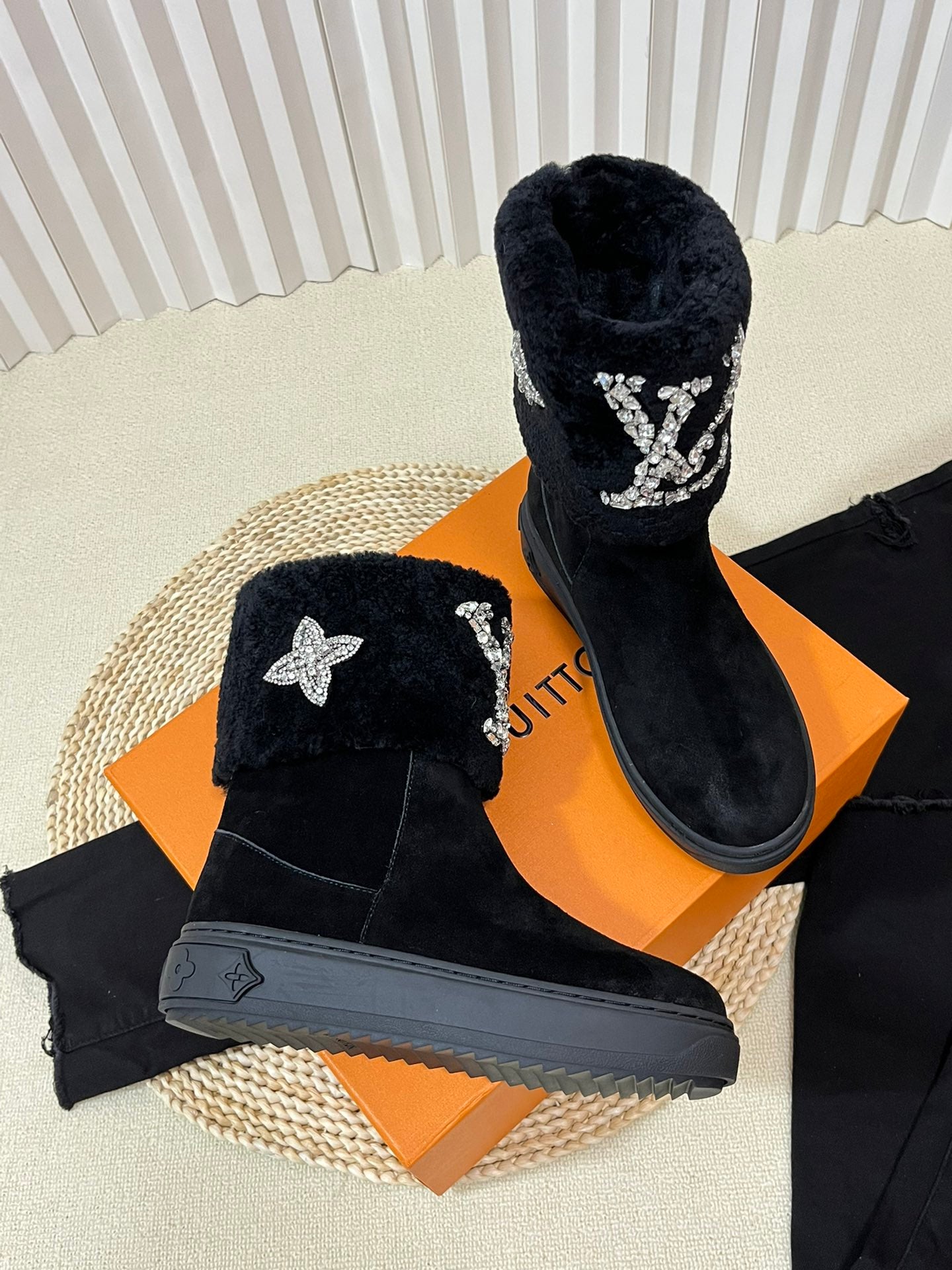 LV ANKLE BOOT STUDDED WITH DIAMONDS BLACK