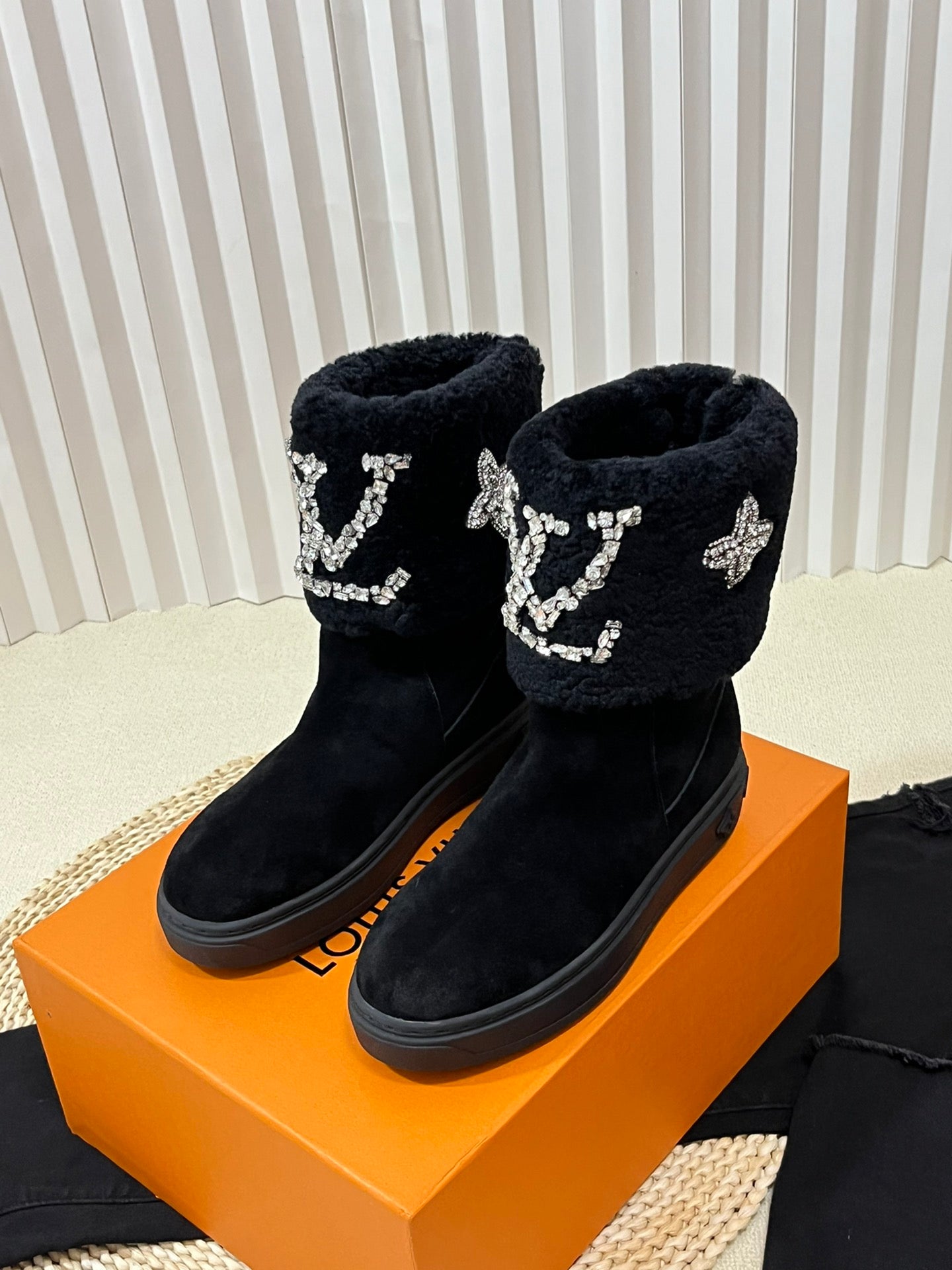 LV ANKLE BOOT STUDDED WITH DIAMONDS BLACK