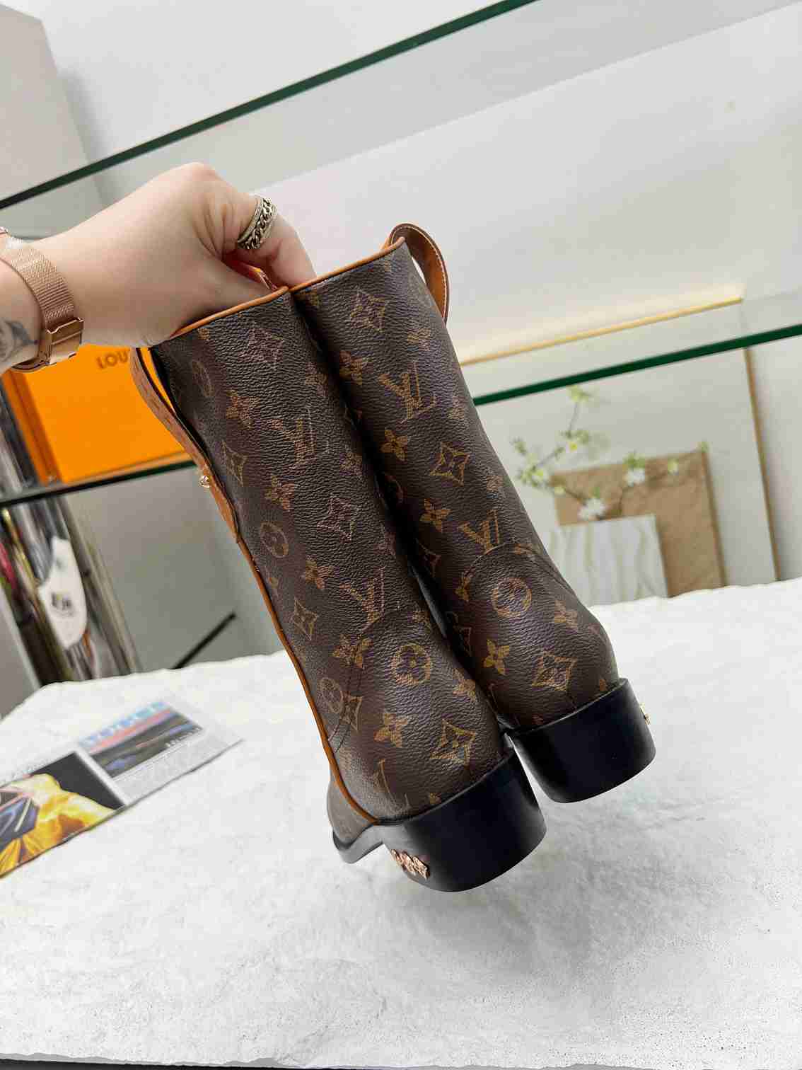 LV LV RIDER BOOTS MONOGRAM BROWN