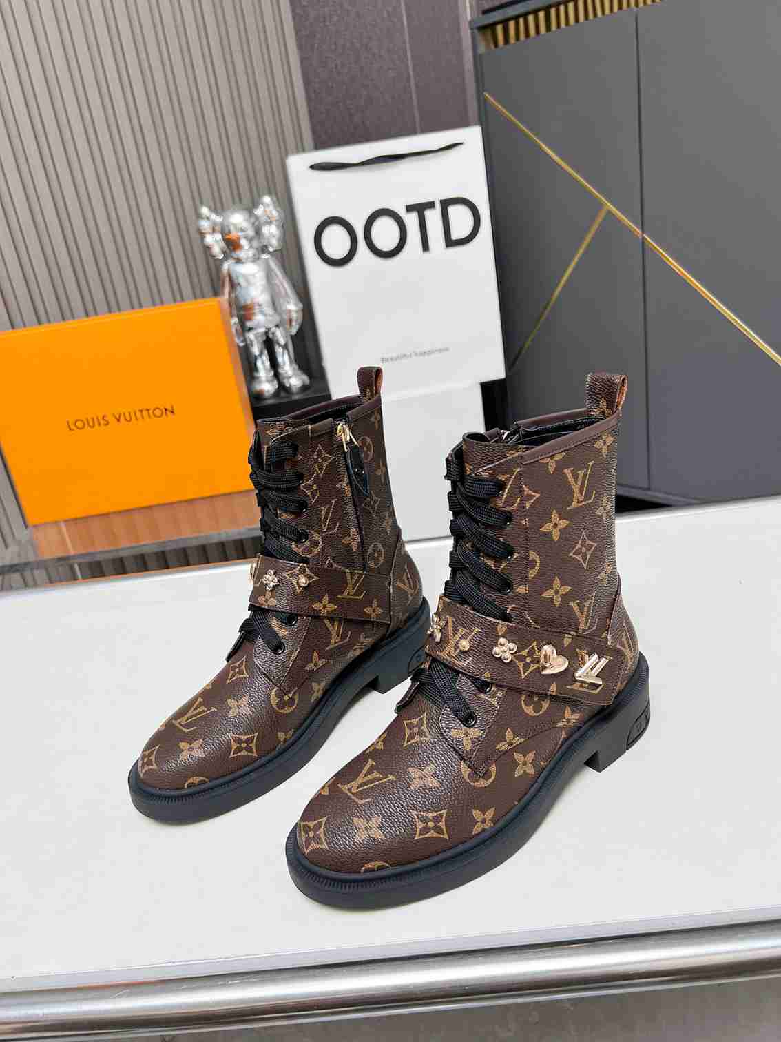 LV CITIZEN BOOTS MONOGRAM BROWN