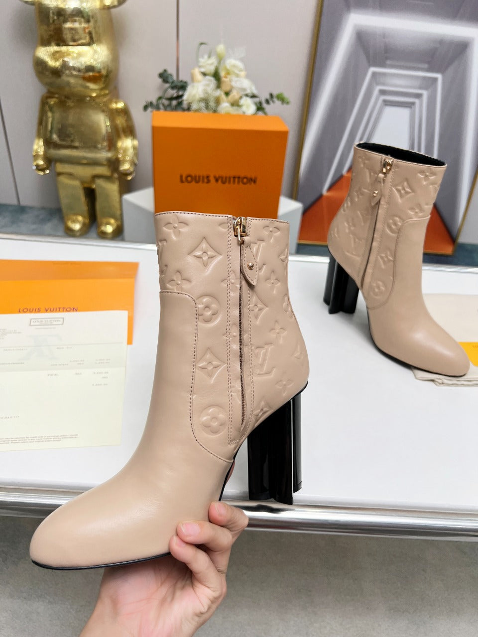 LV SILHOUETTE ANKLE BOOT BEIGE