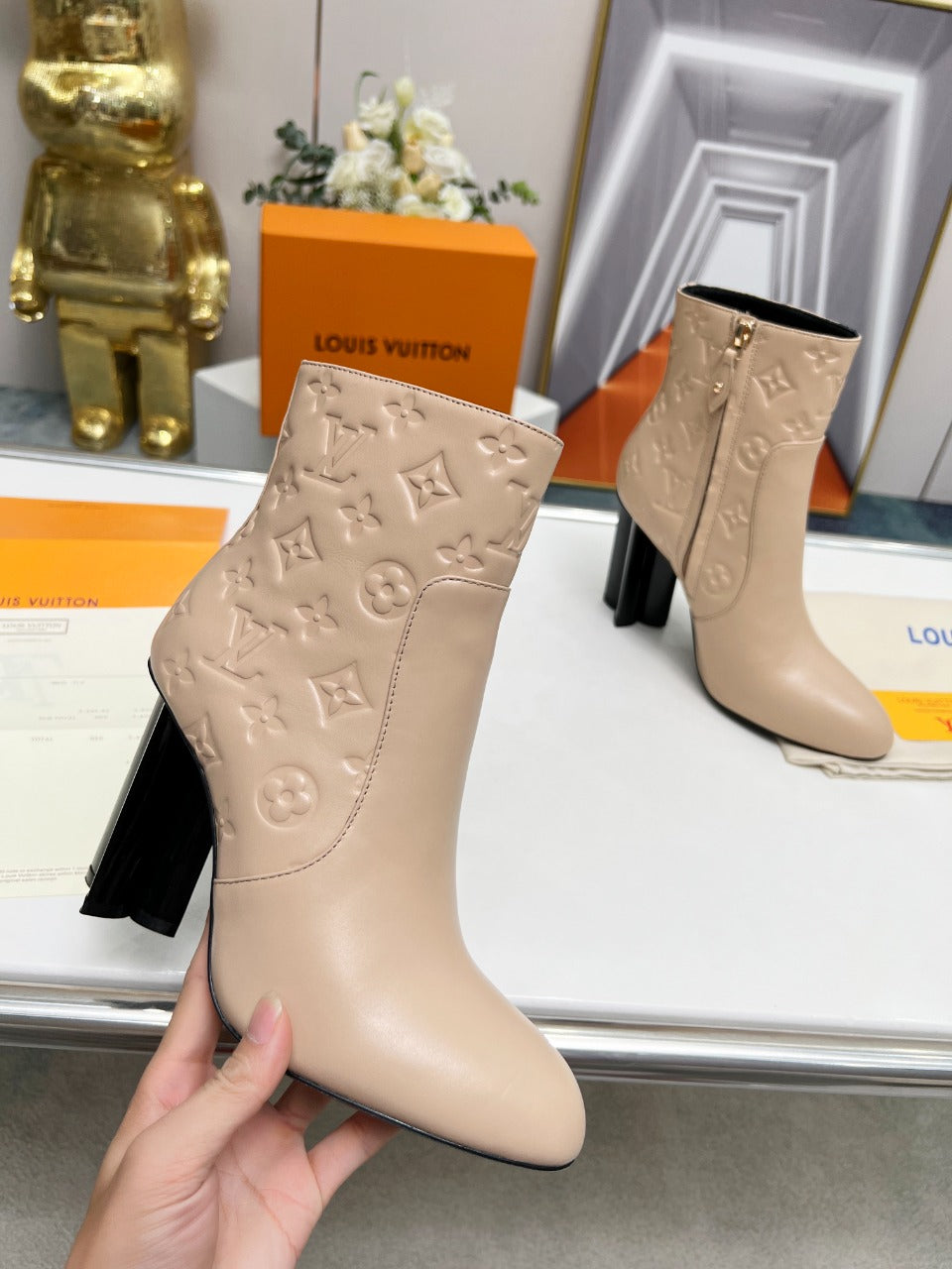 LV SILHOUETTE ANKLE BOOT BEIGE