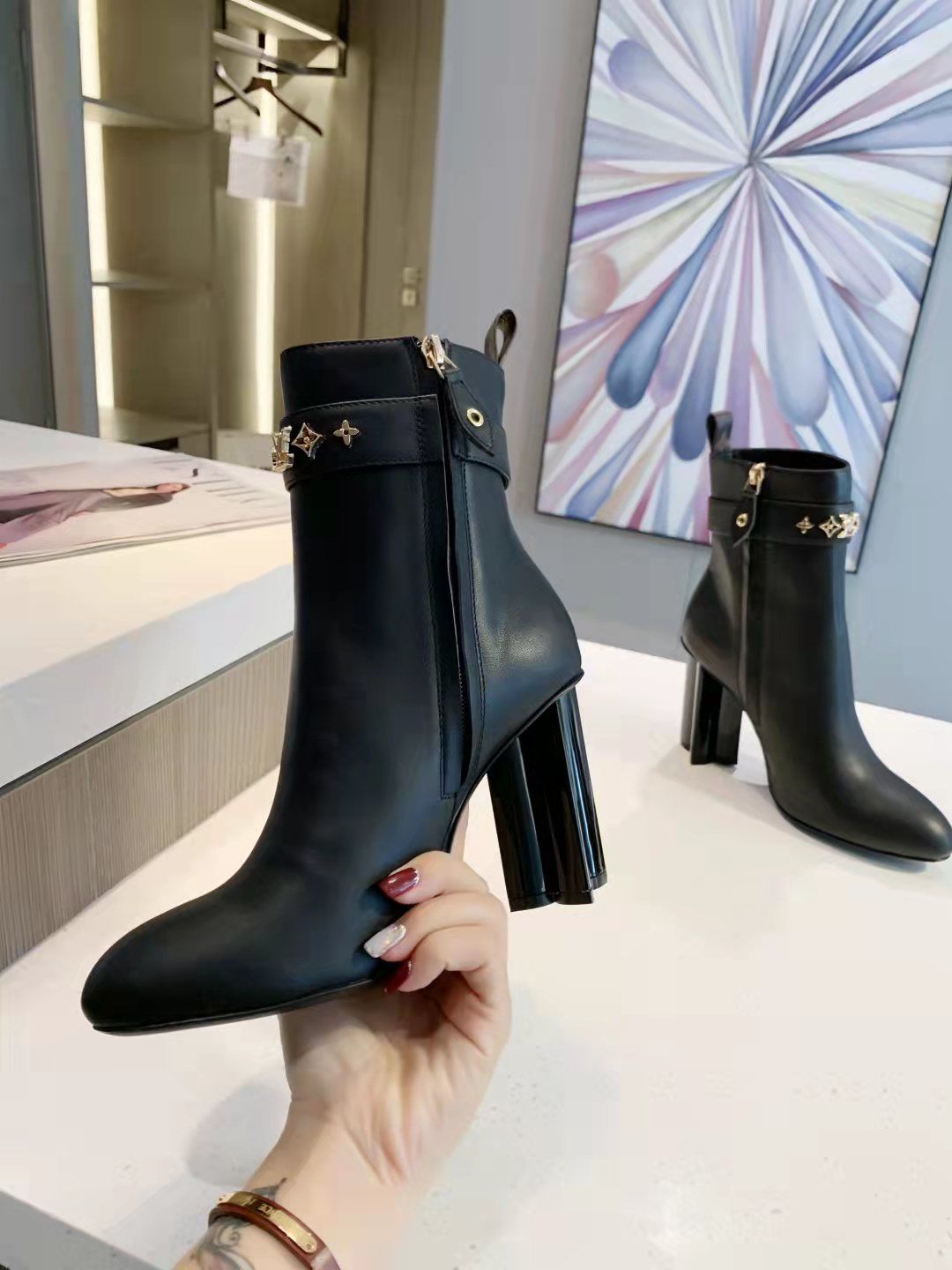 LV ANKLE BOOT BLACK