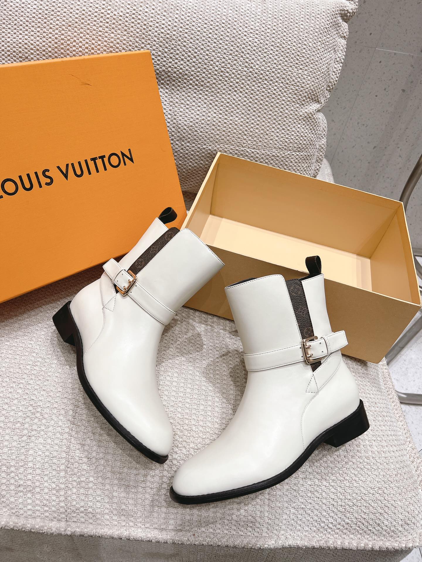 LV BOOTSY ANKLE BOOT WHITE