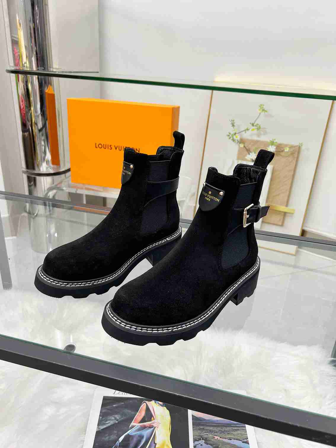 LV LV BEAUBOURG ANKLE BOOT SUEDE IN BLACK 1ACKCJ