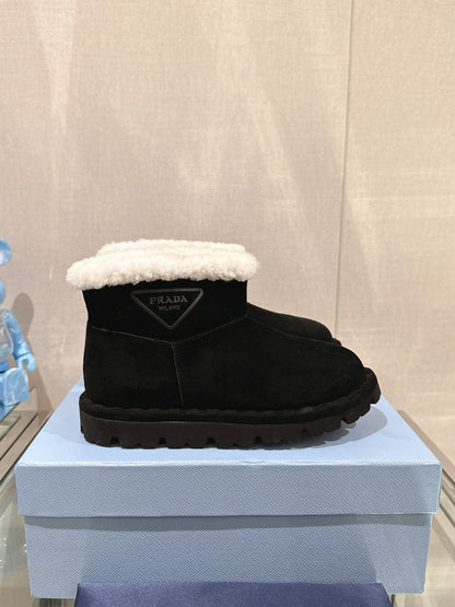 PRADA SHEARLING BOOTIES BLACK WITH RUBBER TRIANGLE LOGO