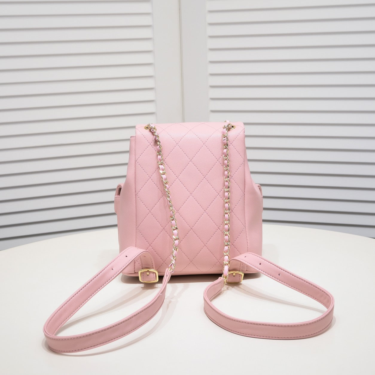 LW - Luxury Handbags DIR 326