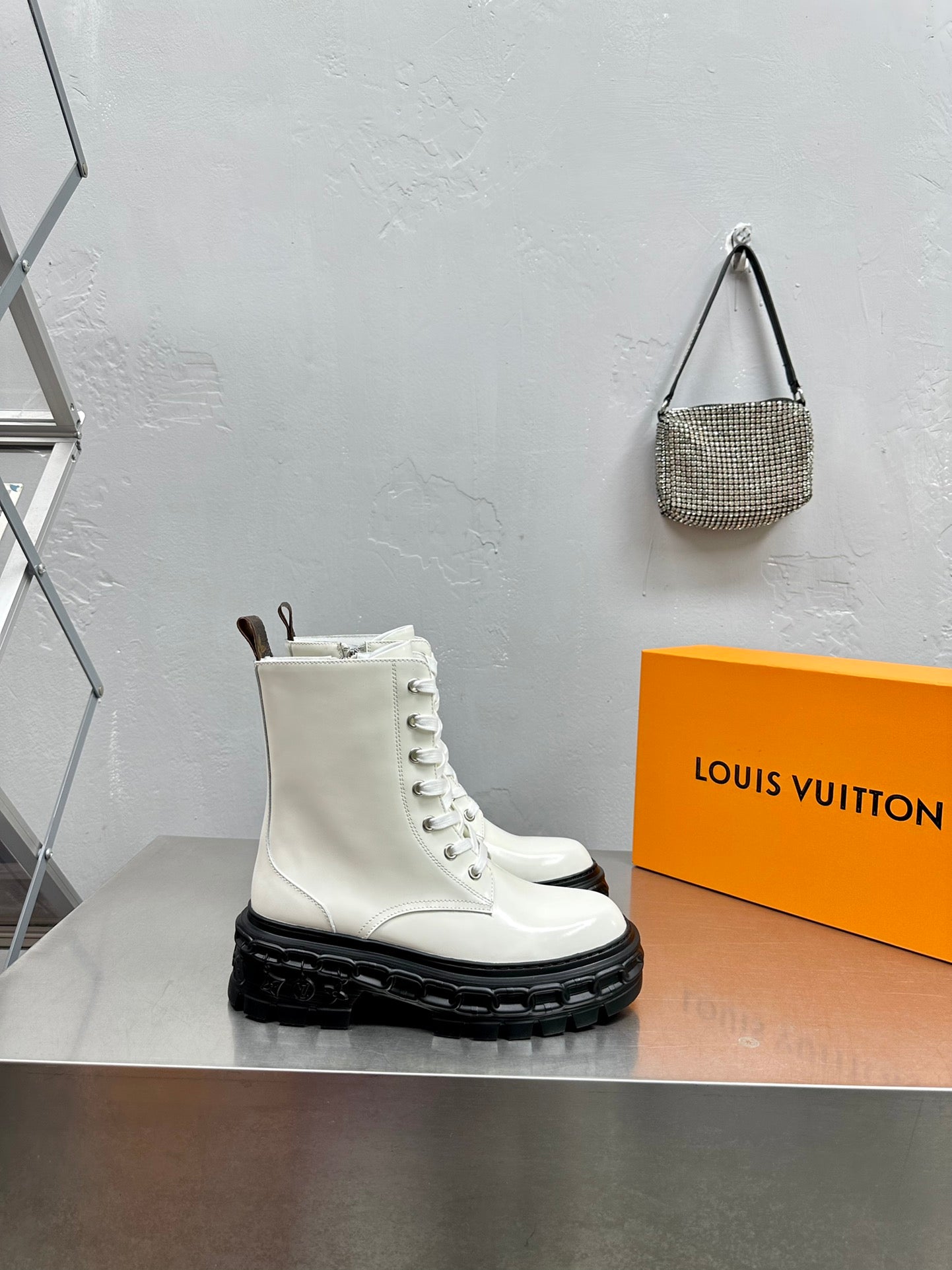 LV LV RECORD RANGER BOOT WHITE