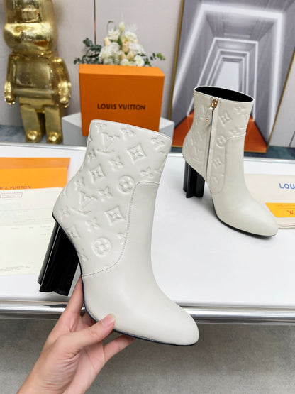 LV SILHOUETTE ANKLE BOOT WHITE