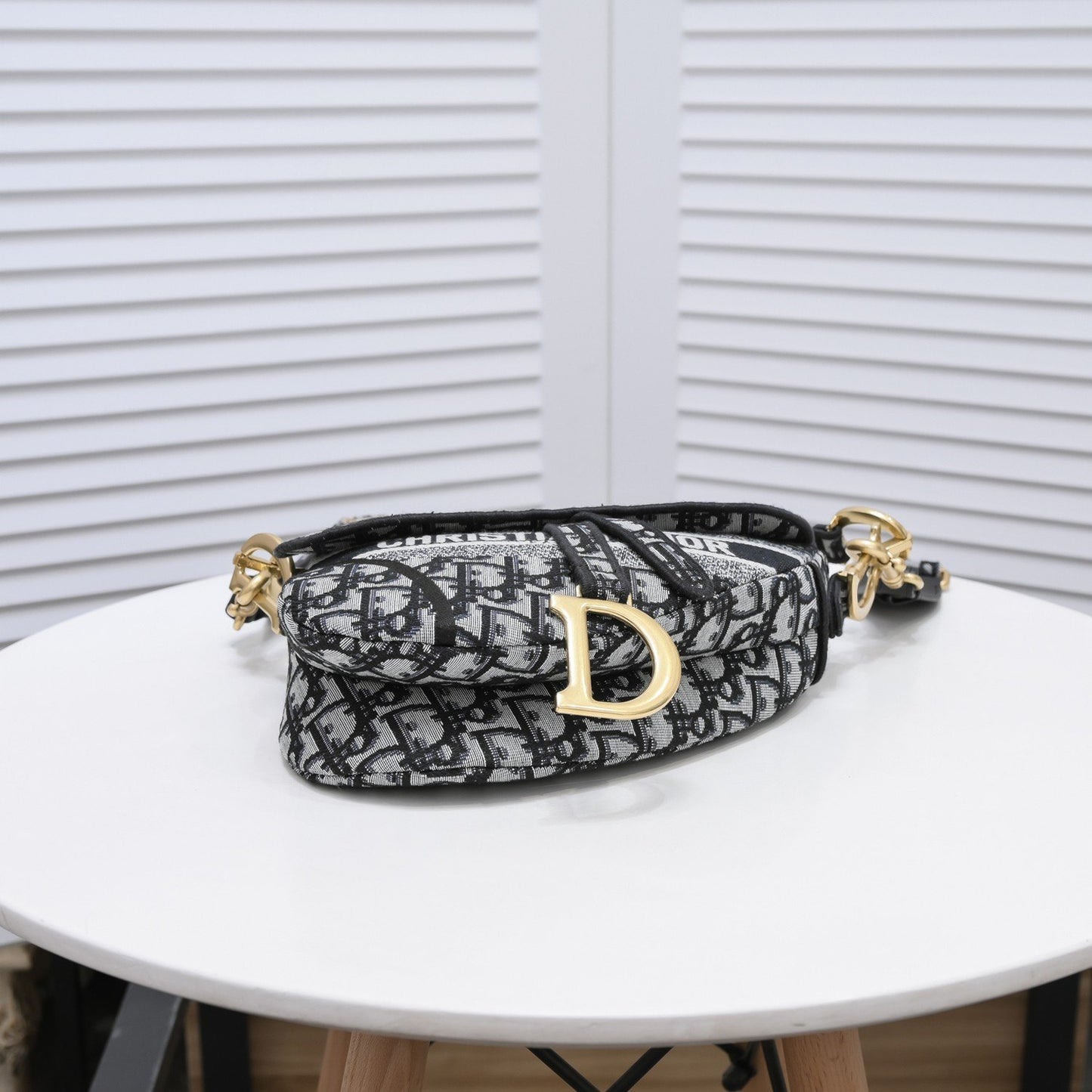 LW - Luxury Handbags DIR 286