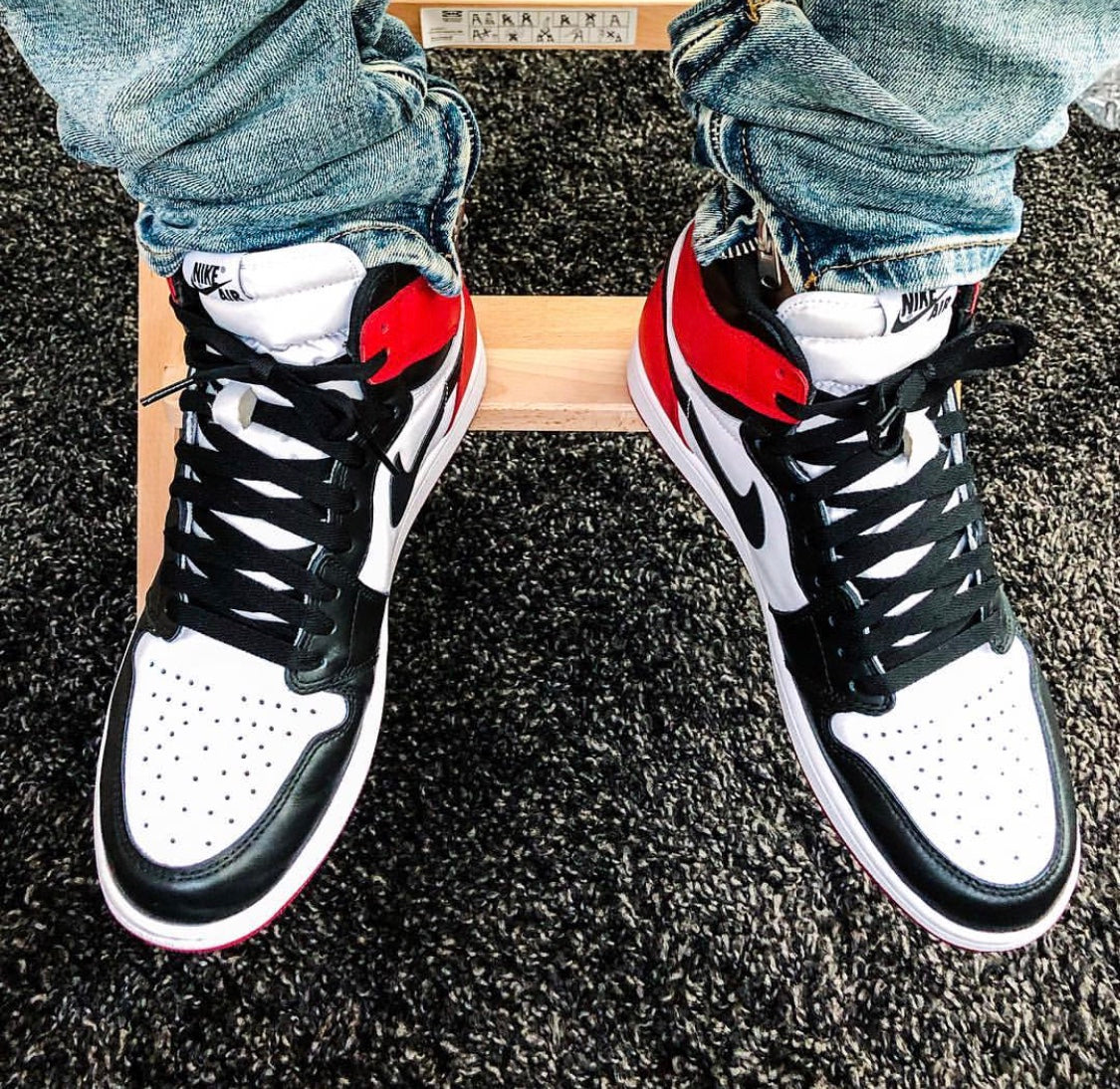 LW - AJ1 black toe