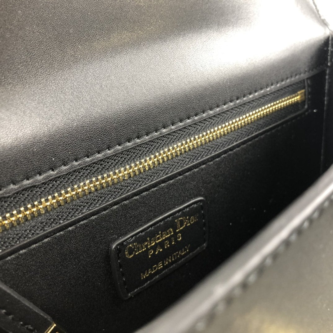 LW - Luxury Handbags DIR 246