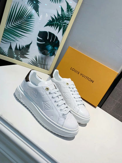 LW - New Arrival Luv Sneaker 219