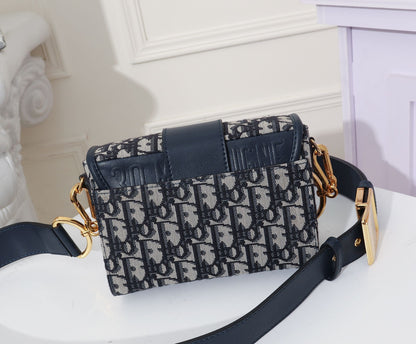 LW - Luxury Handbags DIR 173