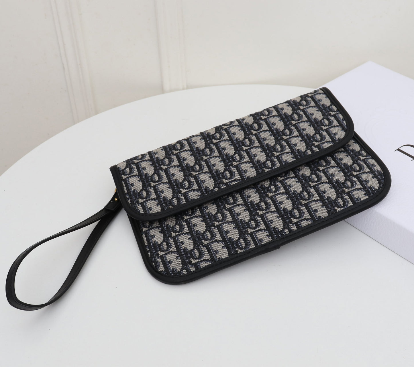 LW - Luxury Handbags DIR 166