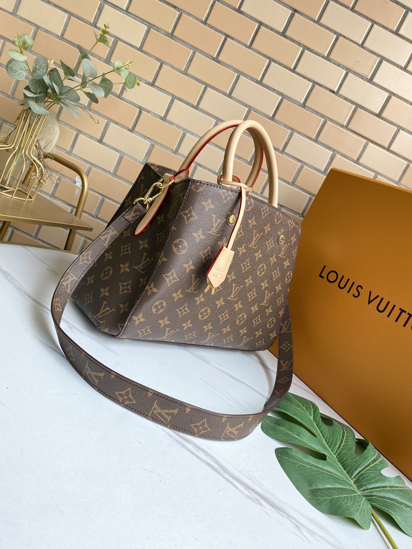 LW - Luxury Handbags LUV 102