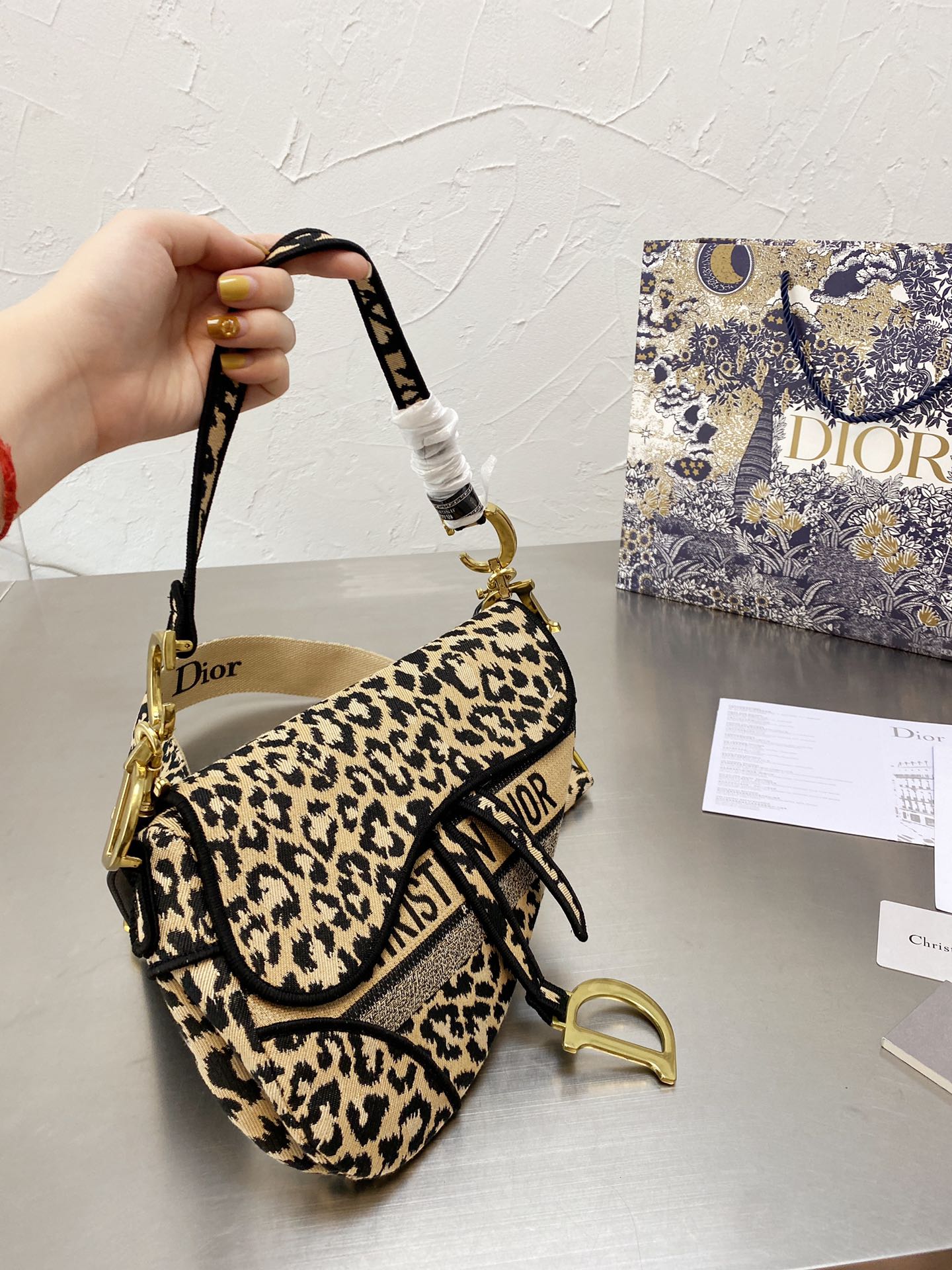 LW - Luxury Handbags DIR 328