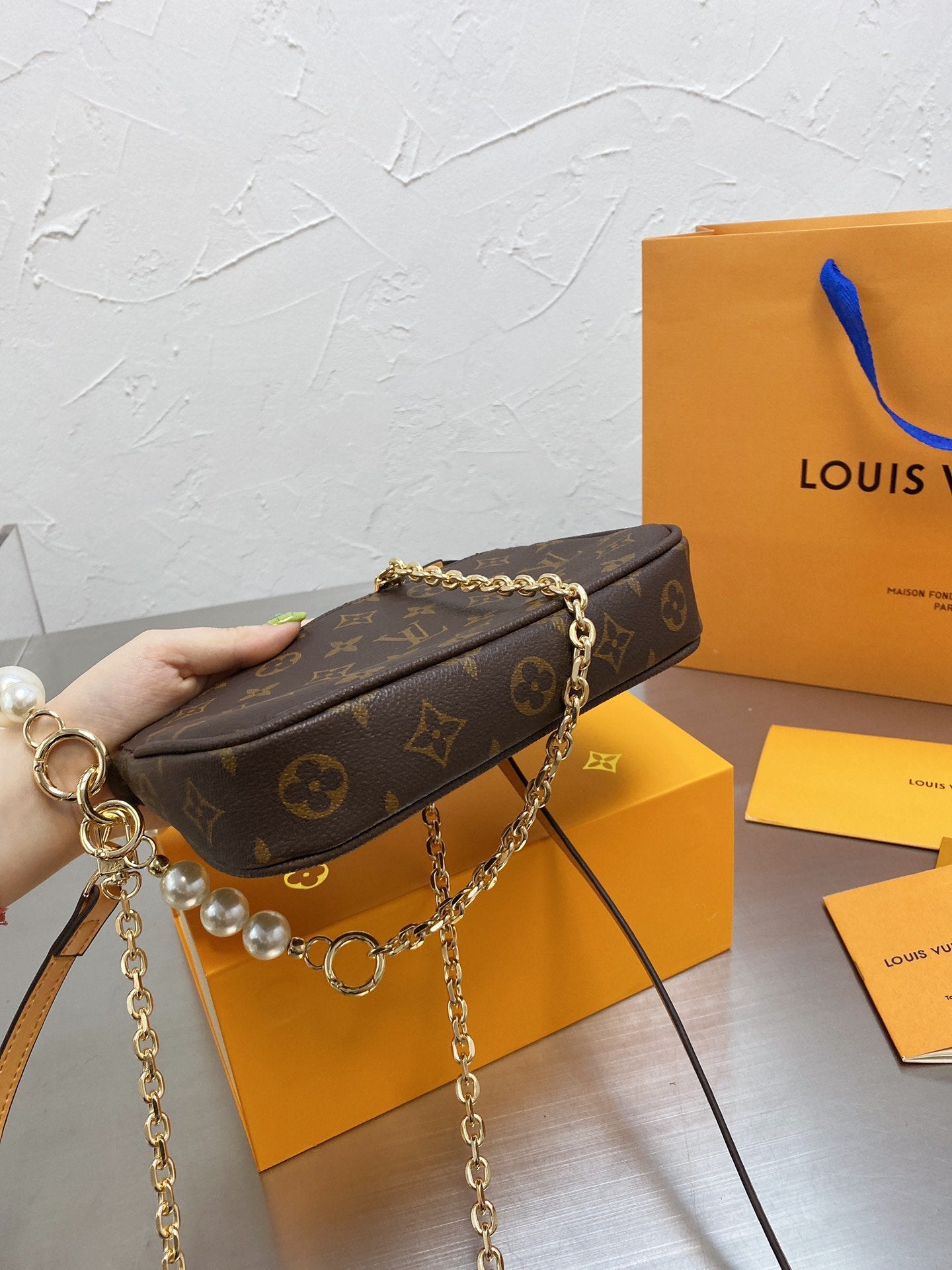 LW - Luxury Handbags LUV 080