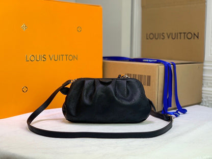 LW - Luxury Handbags LUV 122