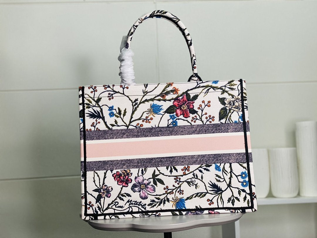 LW - Luxury Handbags DIR 121