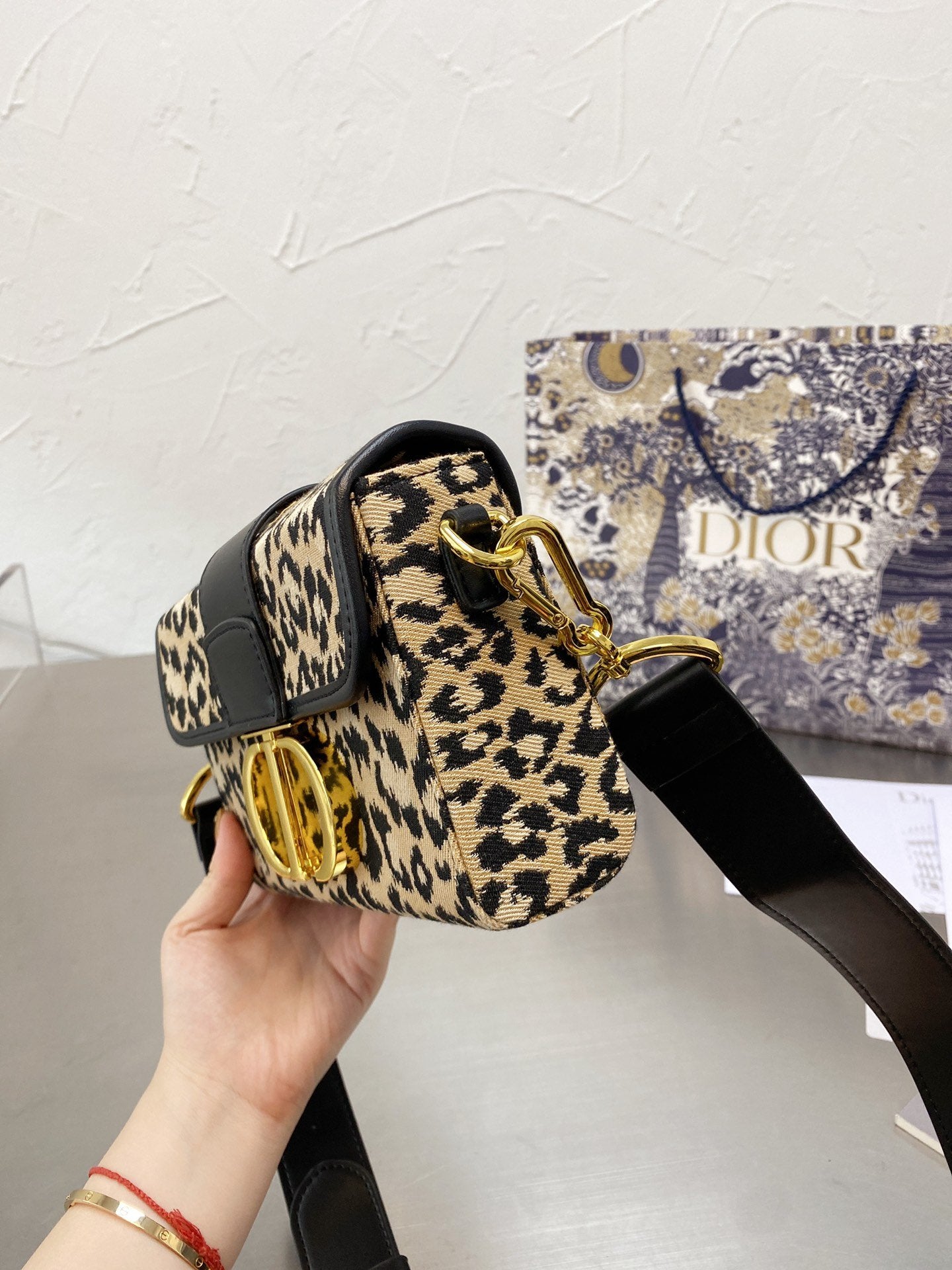 LW - Luxury Handbags DIR 329