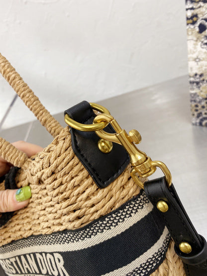 LW - Luxury Handbags DIR 210