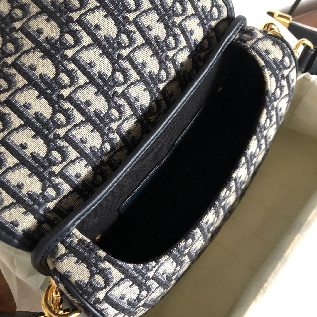 LW - Luxury Handbags DIR 228