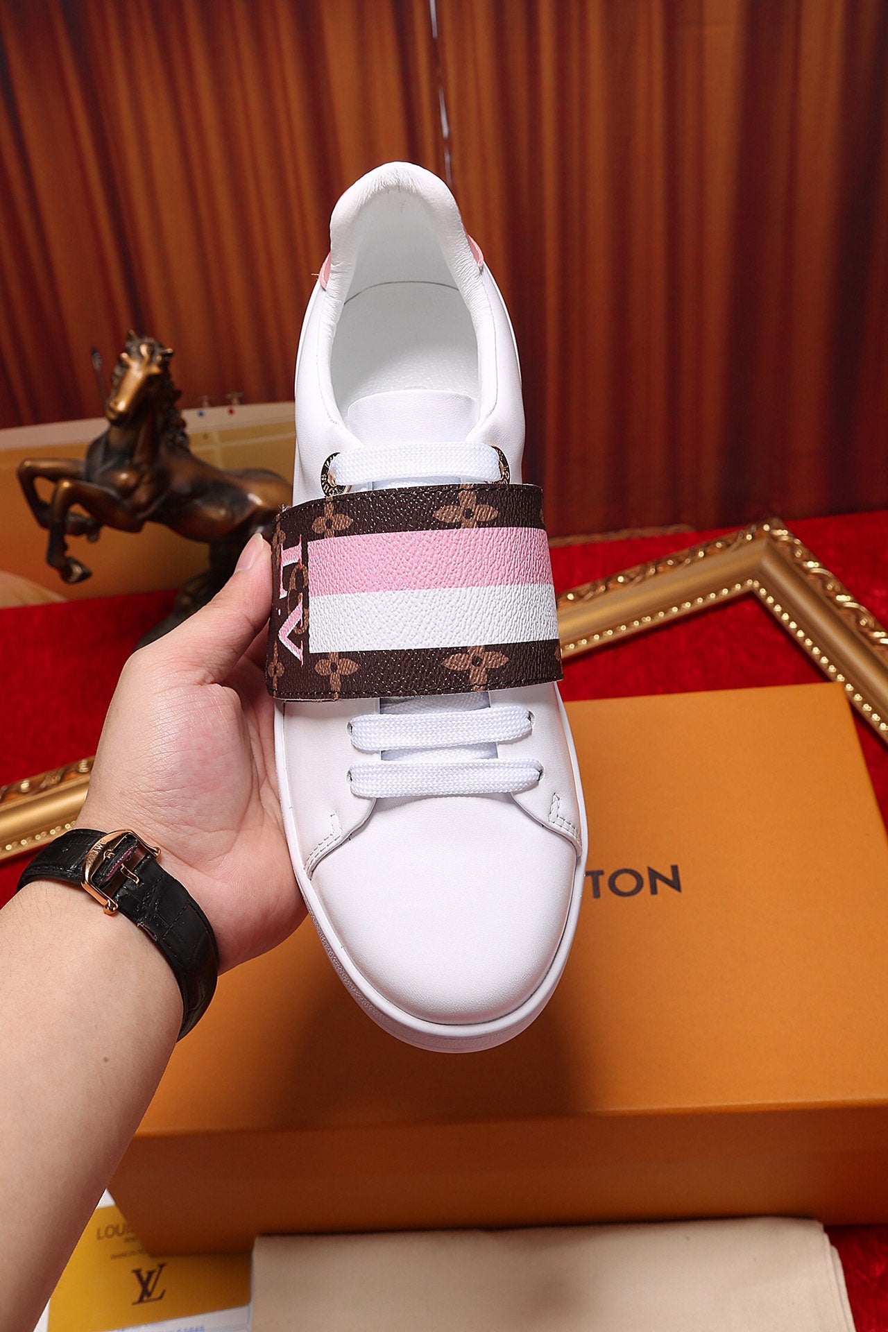 LW - LUV Font Row Pink Sneaker