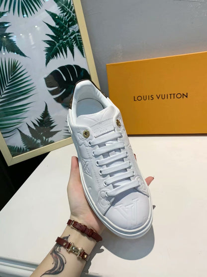 LW - New Arrival Luv Sneaker 219