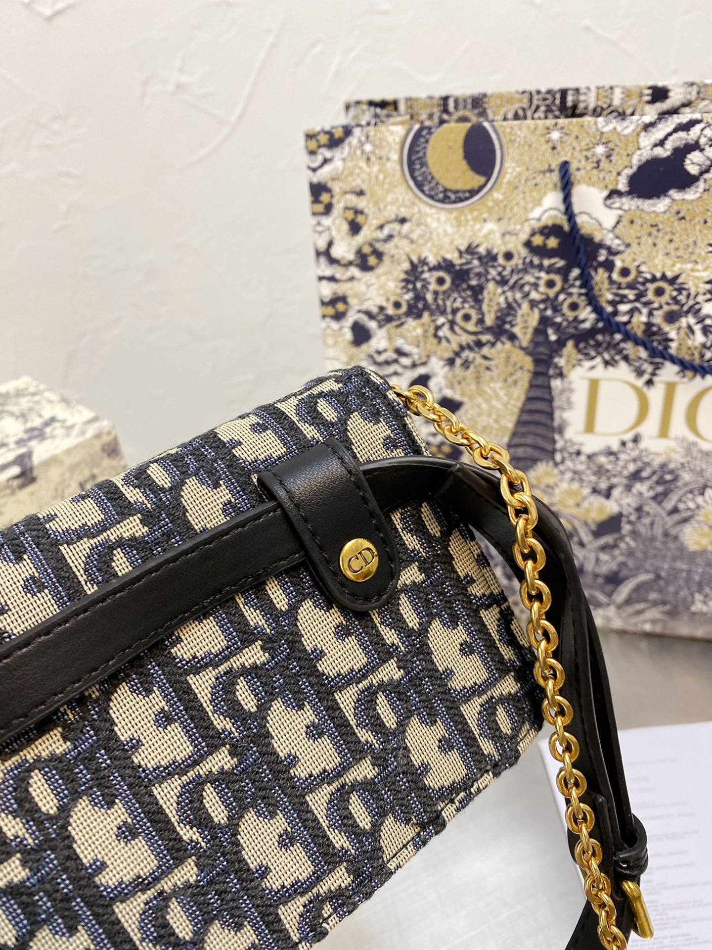 LW - Luxury Handbags DIR 048