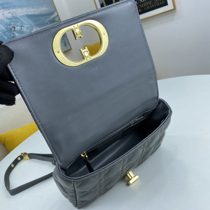 LW - Luxury Handbags DIR 071