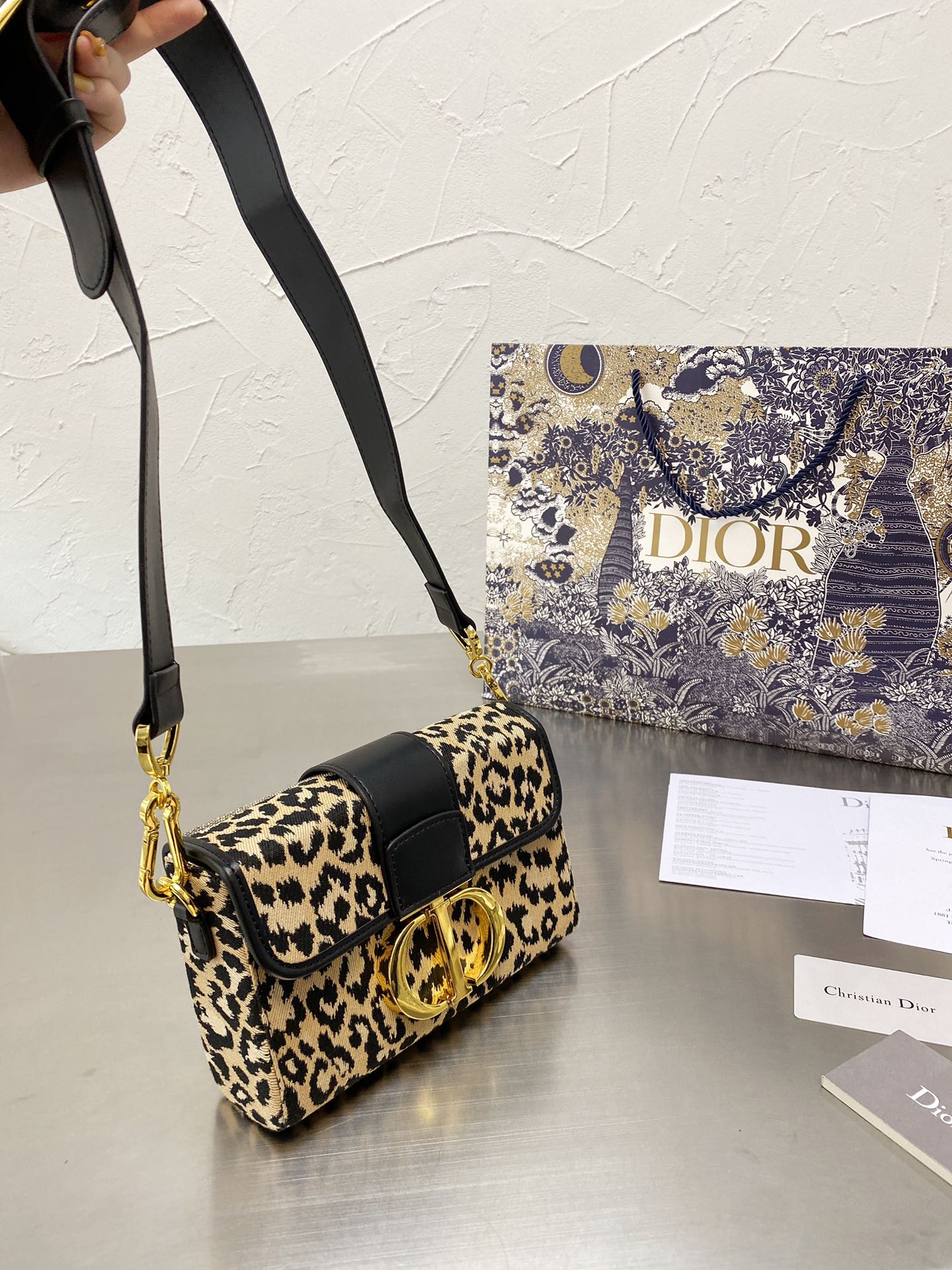 LW - Luxury Handbags DIR 329