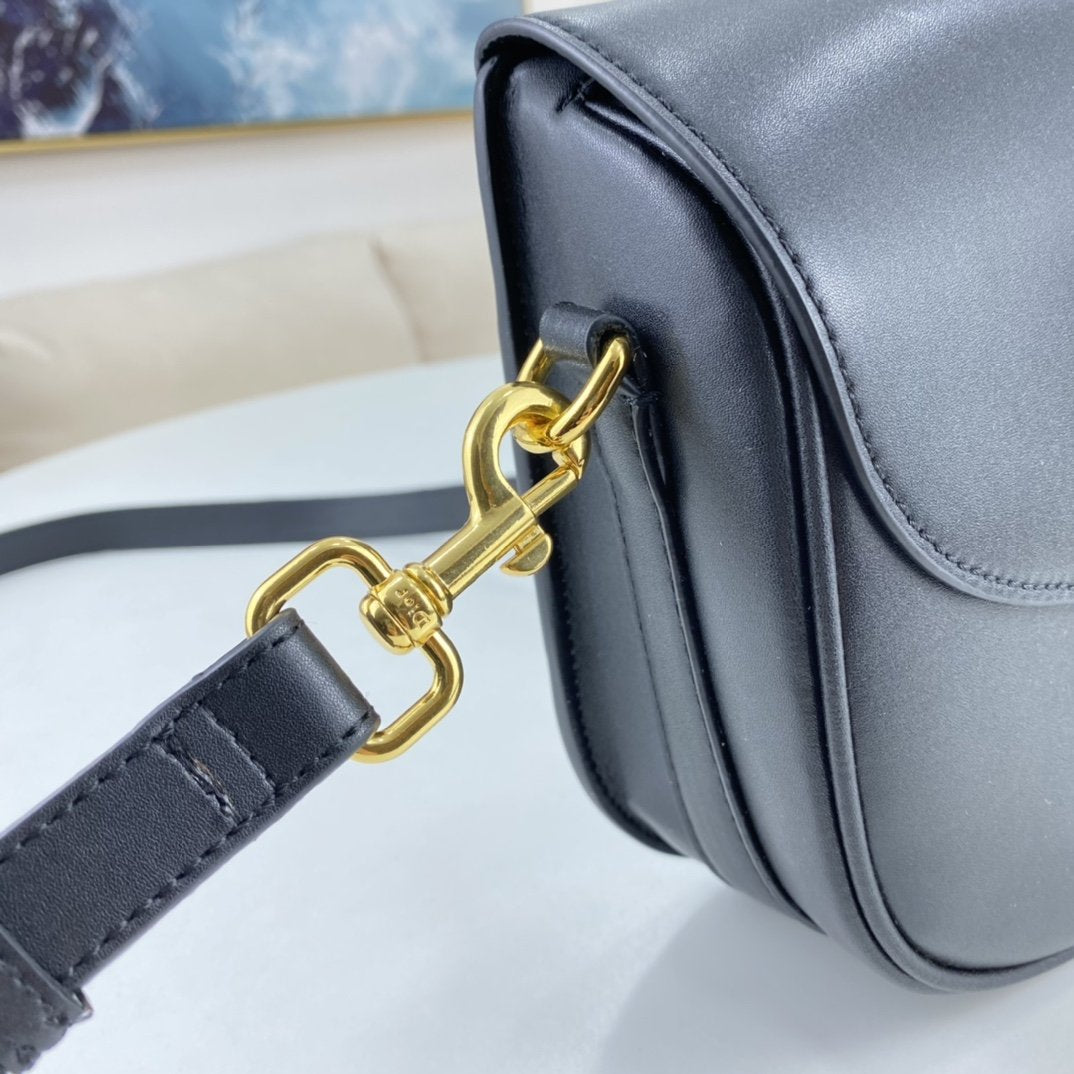 LW - Luxury Handbags DIR 076