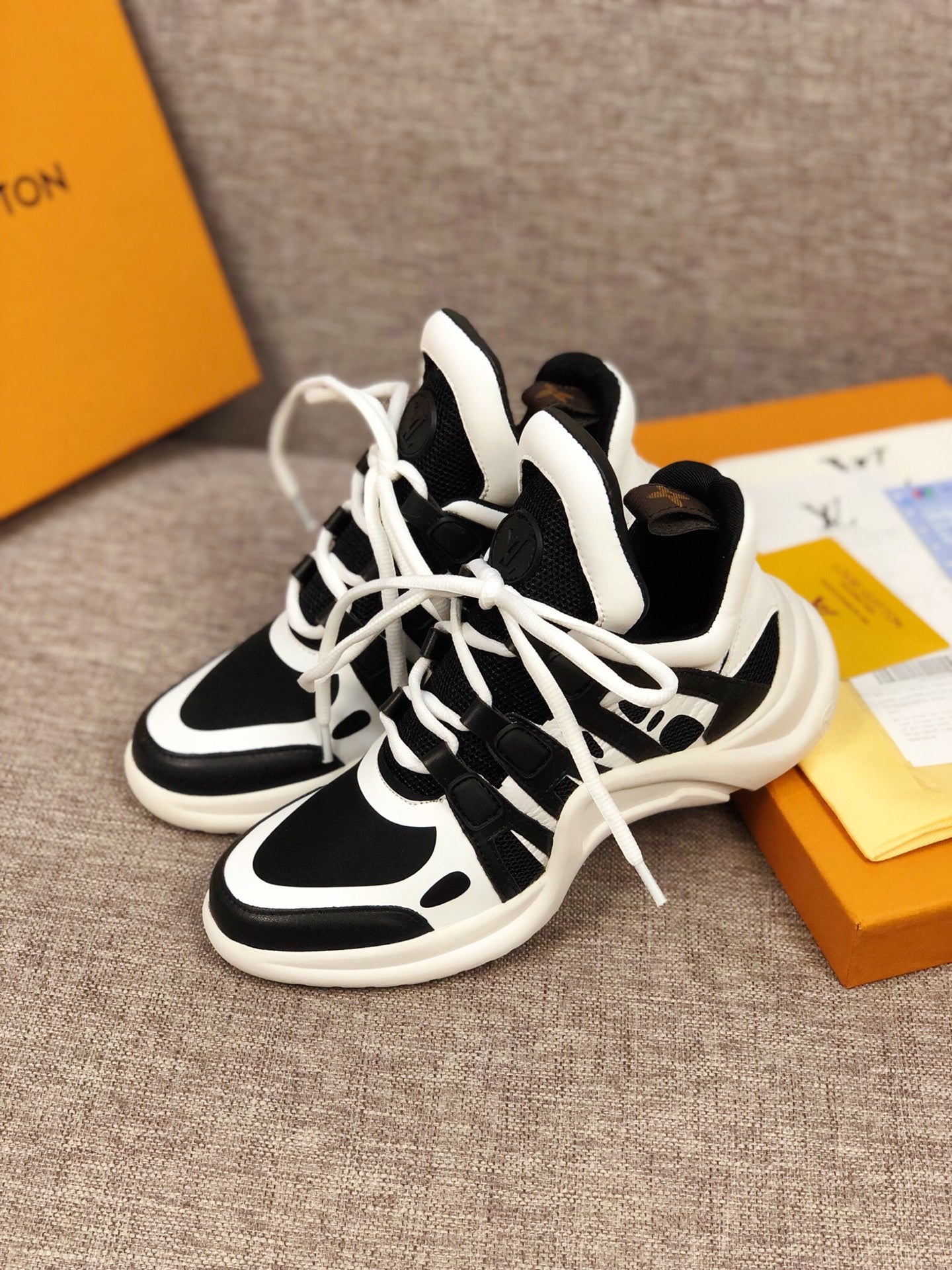 LW - LUV Archlight Black White Sneaker