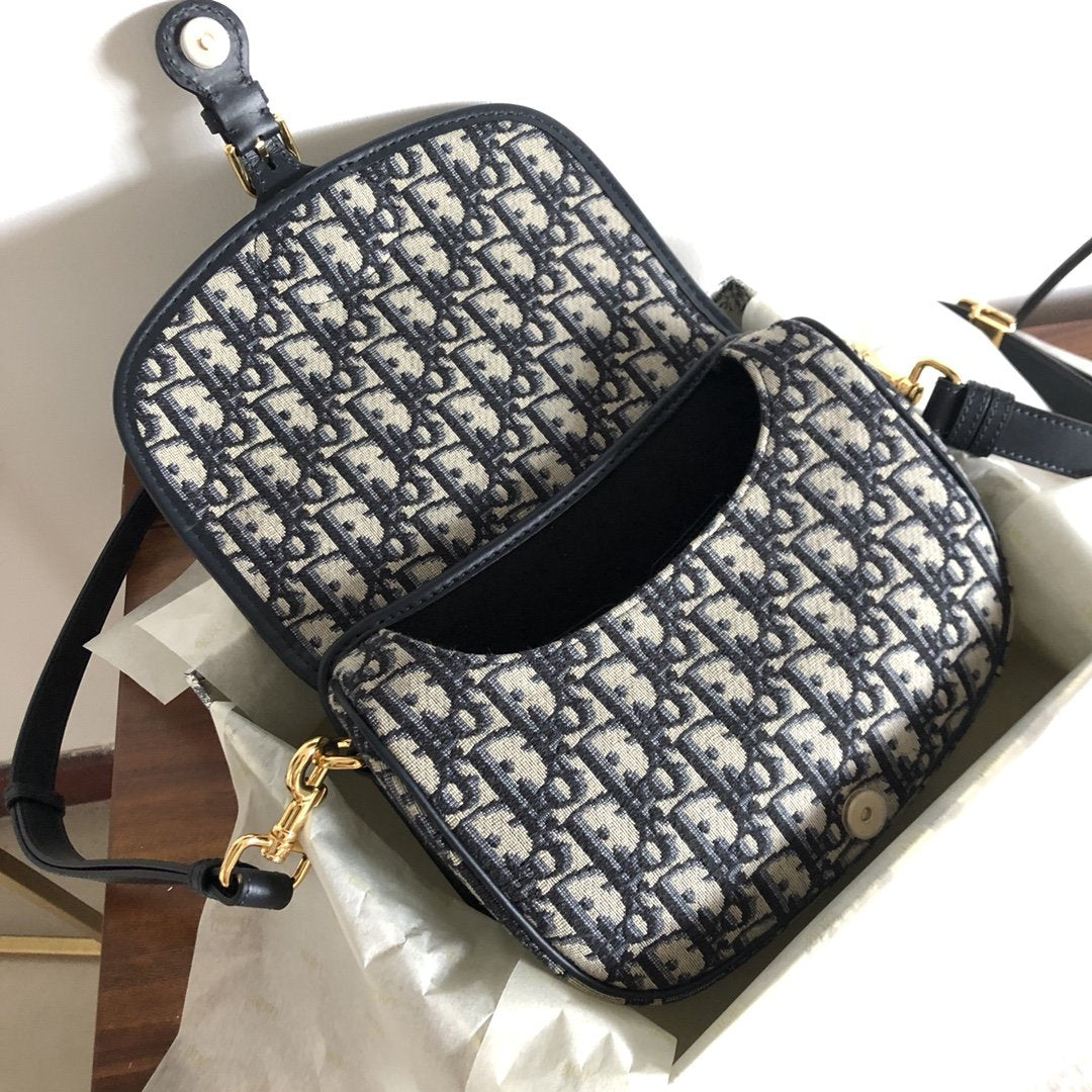 LW - Luxury Handbags DIR 228