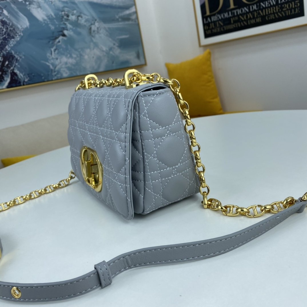 LW - Luxury Handbags DIR 066