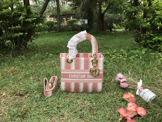 LW - Luxury Handbags DIR 254