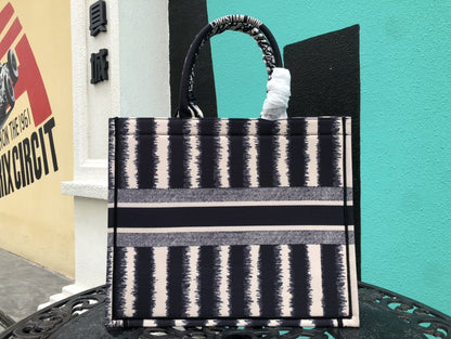 LW - Luxury Handbags DIR 225