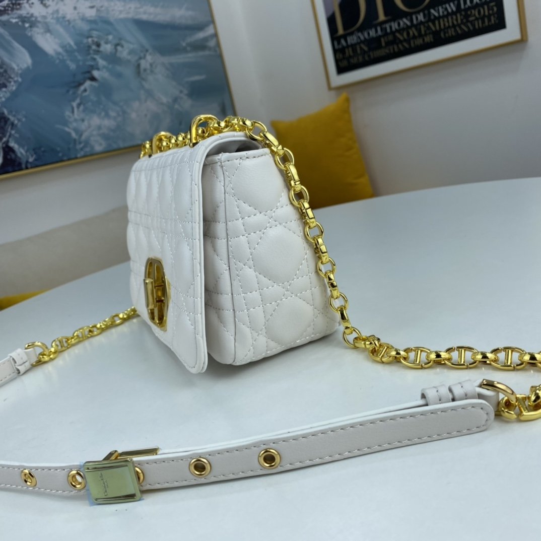 LW - Luxury Handbags DIR 070