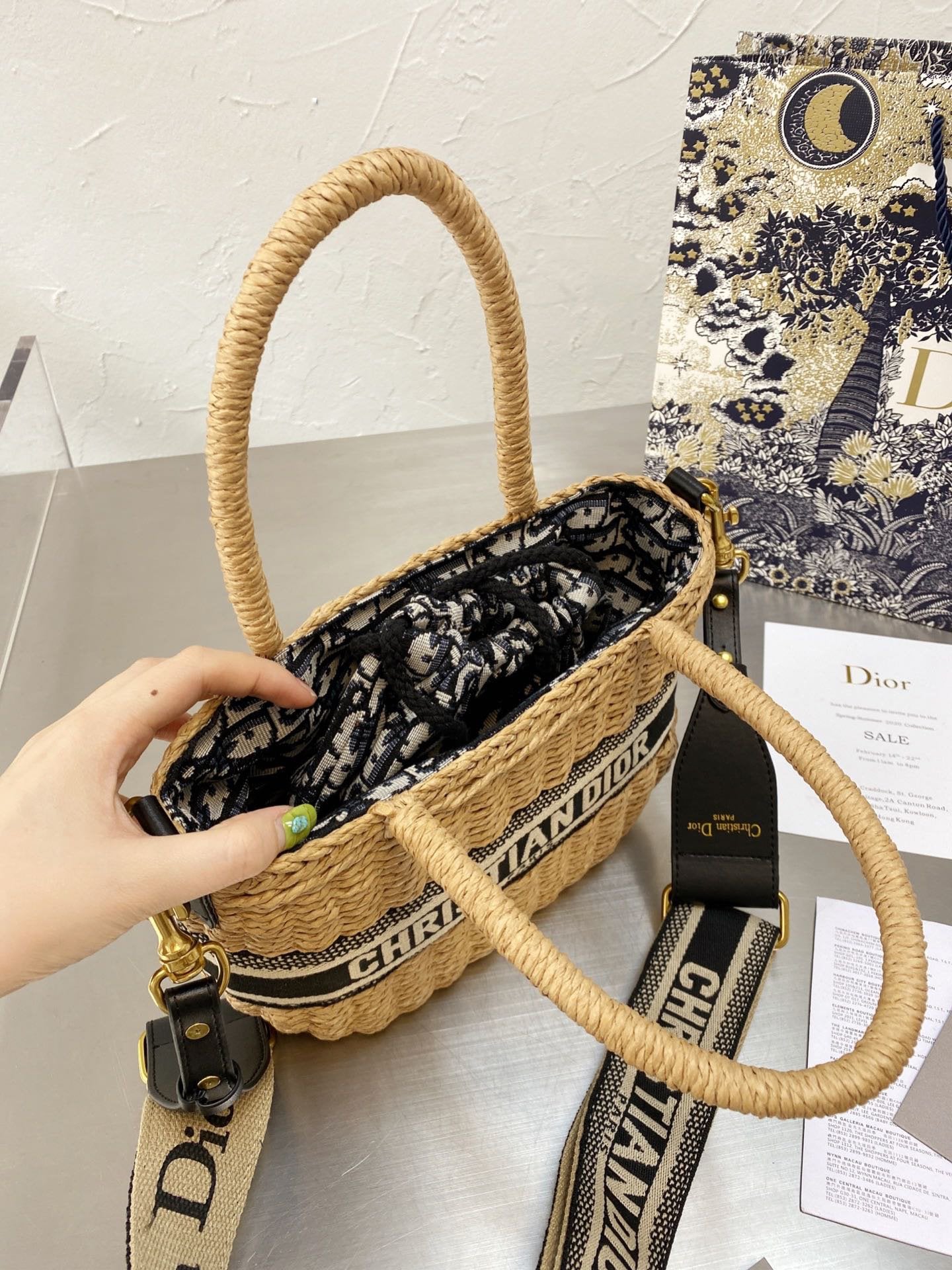 LW - Luxury Handbags DIR 210