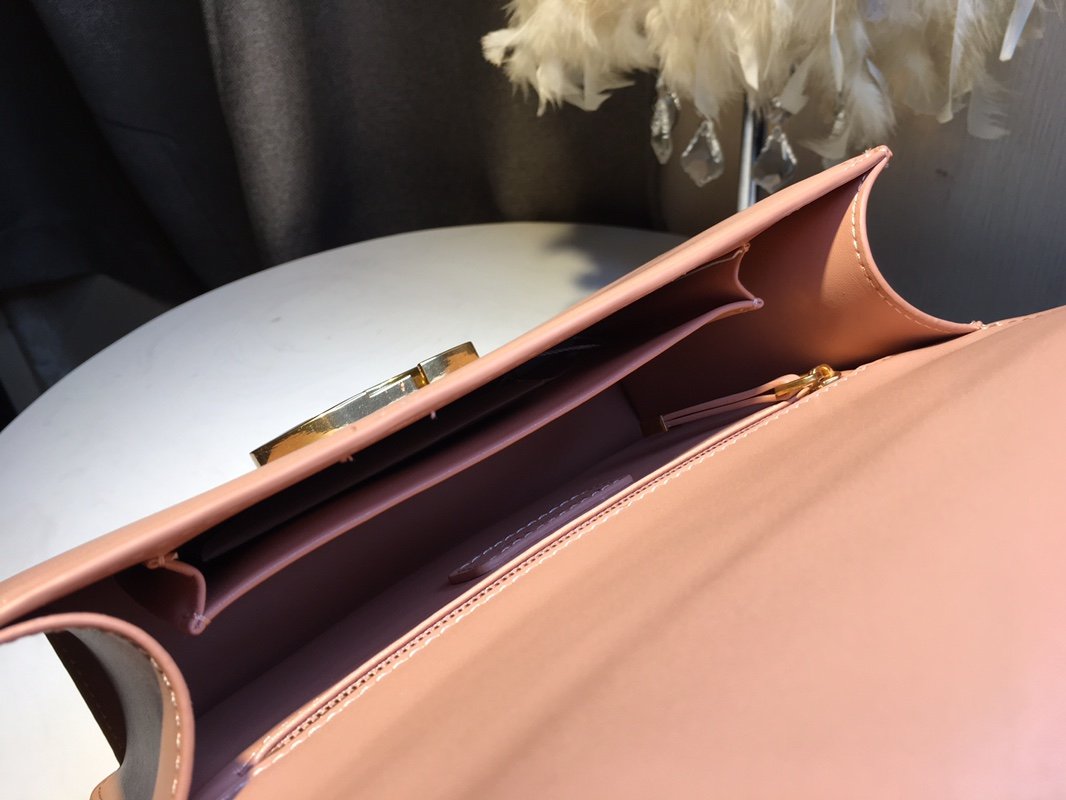 LW - Luxury Handbags DIR 238